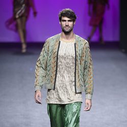 Bermudas verdes de Custo Barcelona primavera/verano 2018 en la Madrid Fashion Week