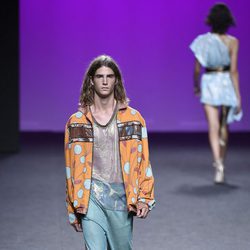 Bomber estampada de Custo Barcelona primavera/verano 2018 en la Madrid Fashion Week
