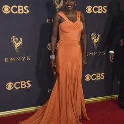 Viola Davis con un vestido de Zac Posen en la alfombra roja de los Premios Emmy 2017