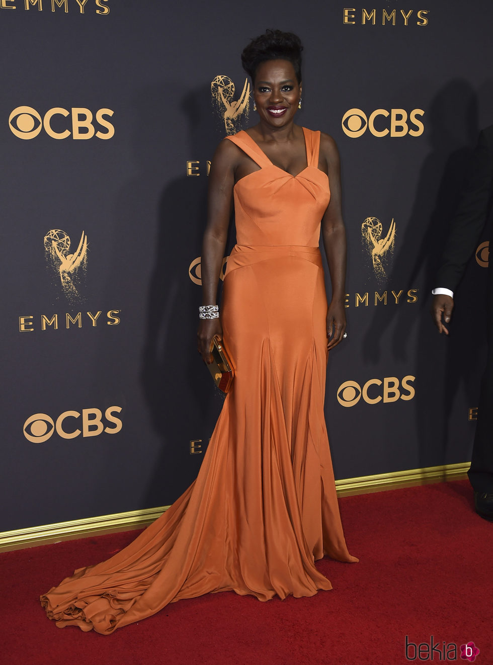 Viola Davis con un vestido de Zac Posen en la alfombra roja de los Premios Emmy 2017