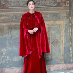 Vestido de terciopelo rojo de Antonio García otoño/invierno 2017/2018