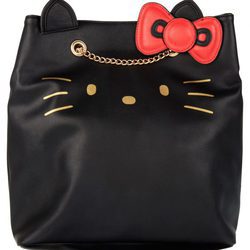 Bolso negro con cadena de la colección de Hello Kitty para Asos de otoño/invierno 2017/2018