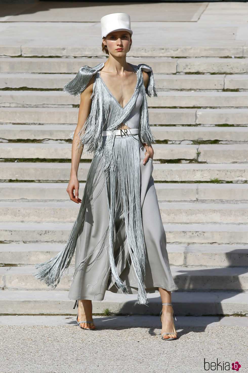 Dos piezas con plumas de Nina Ricci primavera/verano 2018 en la París Fashion Week