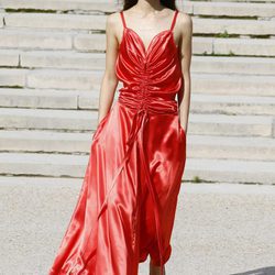 Vestido color coral de Nina Ricci primavera/verano 2018 en la París Fashion Week