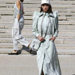 Vestido largo azul de Nina Ricci primavera/verano 2018 en la París Fashion Week