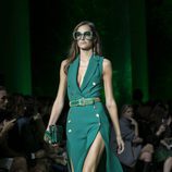 Vestido verde agua de Elie Saab primavera/verano 2018 en la París Fashion Week