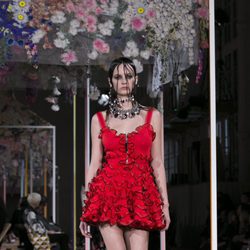 Desfile primavera/verano 2018 de Alexander McQueen en la París Fashion Week