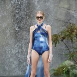 Body azul de la colección primavera/verano 2018 de Chanel en Paris Fashion Week