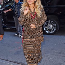 La cantante Rita Ora paseando por las calles de Nueva York en octubre 2017
