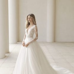 Vestido de novia con tul y encaje de Rosa Clará colección 2018