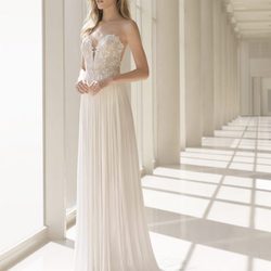 Vestido de novia con escote en la espalda de Rosa Clará colección 2018