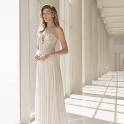 Vestido de novia con escote en la espalda de Rosa Clará colección 2018