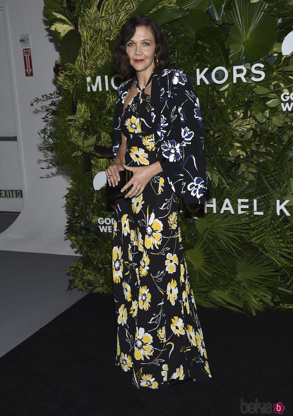 Maggie Gyllenhaal con un vestido estampado de Michael Kors en los premios golden heart 2017