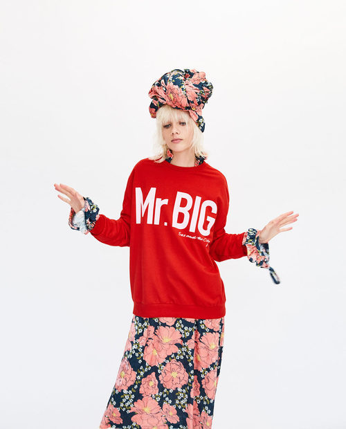 Sudadera roja 'Mr. Big' de la edición 'Sexo en Nueva York' de Zara