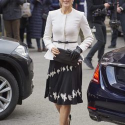 La Princesa Mary de Dinamarca con un traje dos piezas en el aniversario de la Reforma en el Parlamento danés 'Folketing'