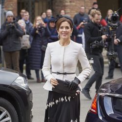 La Princesa Mary de Dinamarca con un traje dos piezas en el aniversario de la Reforma en el Parlamento danés 'Folketing'