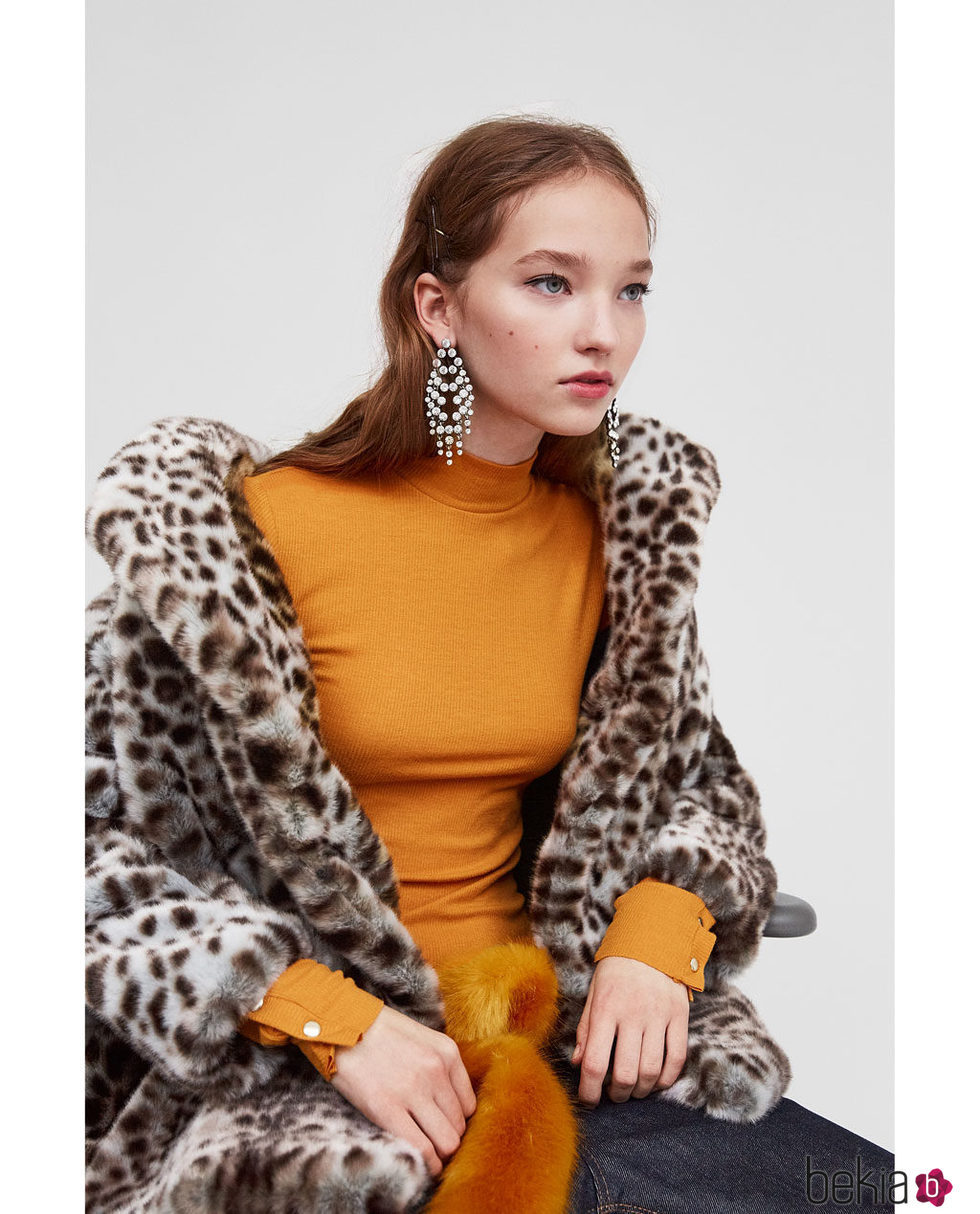 Pendientes largos de la colección 'Mid-Town Warm Up' de Zara