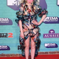 Petite Meller con un extraño look en los Premios MTV Europe Music Awards 2017