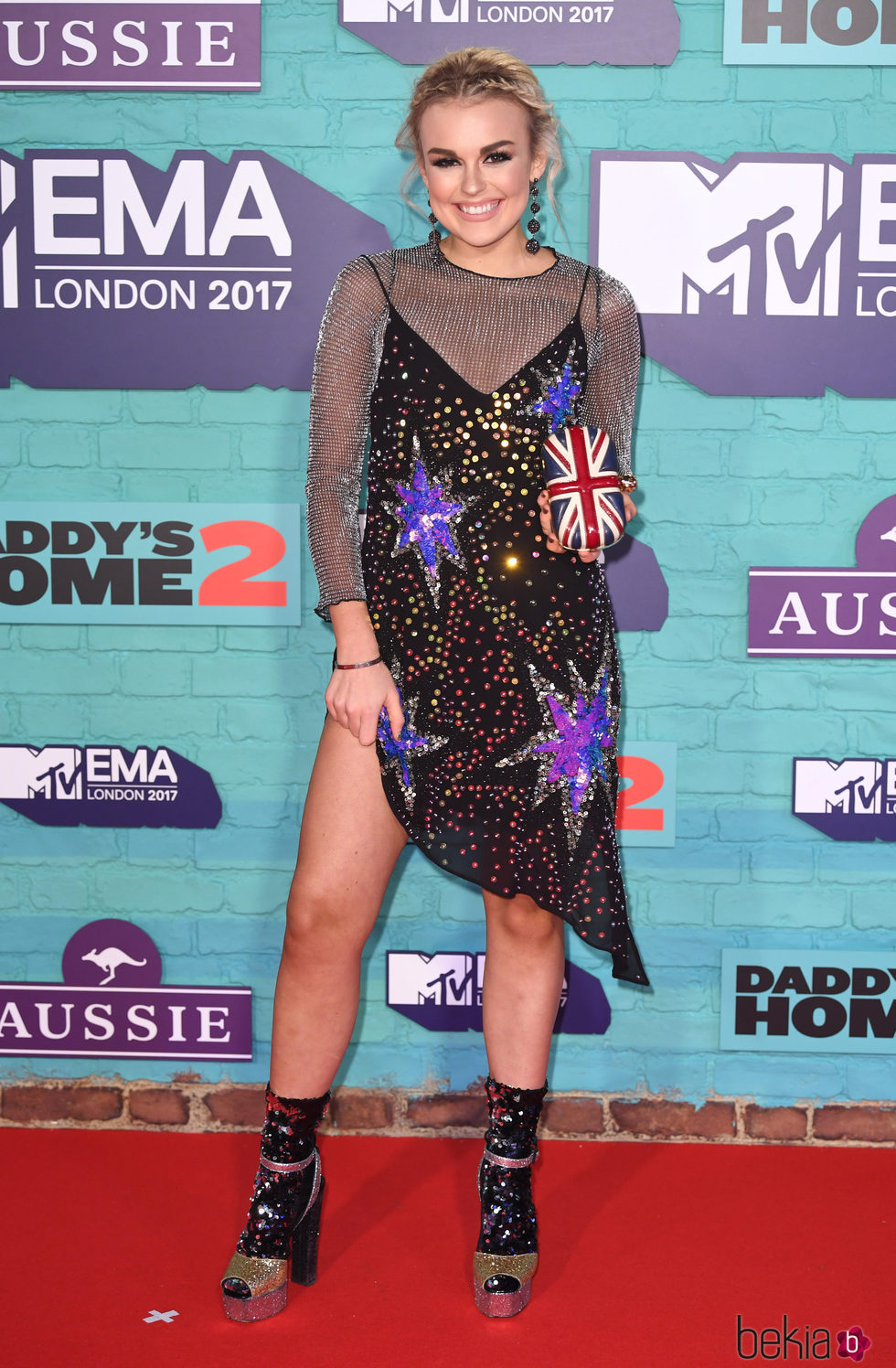 Tallia Storm con un look sobrecargado en los Premios MTV Europe Music Awards 2017