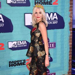 Pixie Lott con un dos piezas en negro metalizado y dorado en los MTV EMA 2017