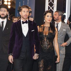 Pilar Rubio con un vestido negro acompañada de Sergio Ramos en la gala The Best de la FIFA