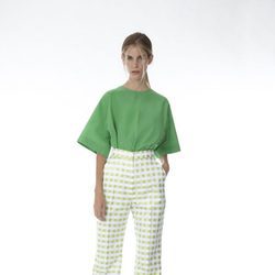 Pantalón de cuadros vichy y blusa verde de la colección 'Resort 18' de '2ND LAB by The 2nd Skin Co'