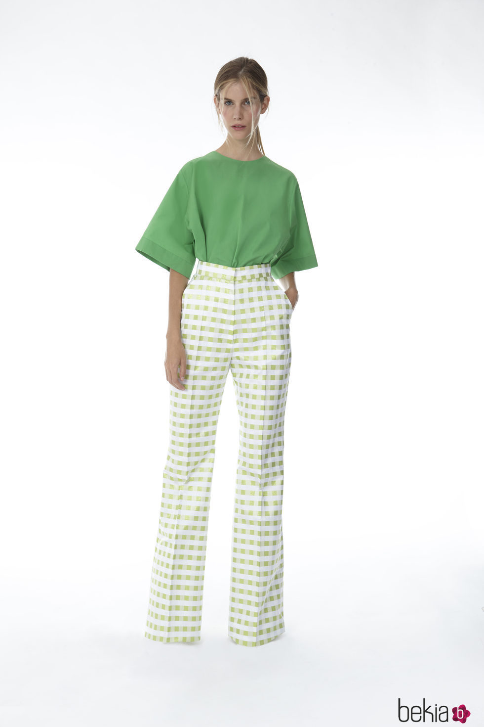 Pantalón de cuadros vichy y blusa verde de la colección 'Resort 18' de '2ND LAB by The 2nd Skin Co'