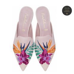 Zapatos con bordado de flores de Pretty Ballerinas de la colección de verano 2018 por Olivia Palermo