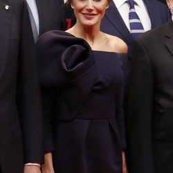 La Reina Letizia con un vestido de Delpozo en la cena del 50 aniversario de As