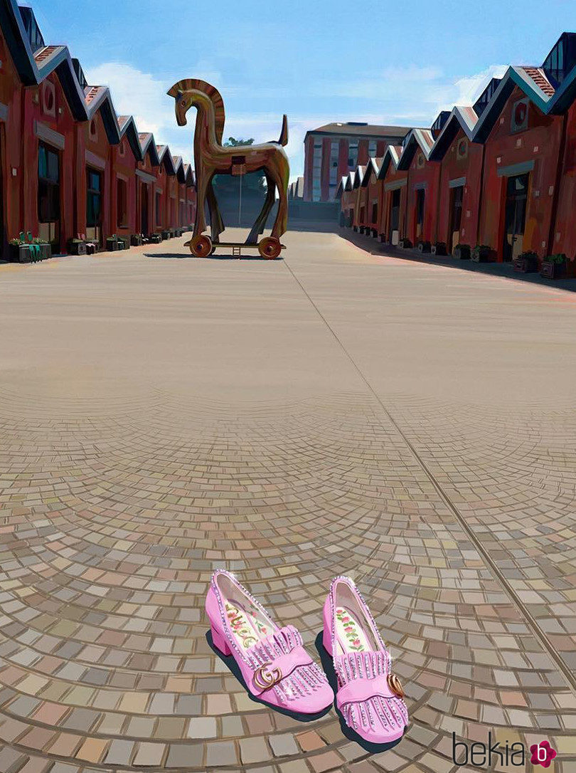 Zapatos rosas de Gucci en su nueva campaña 'Gift Giving 2017'