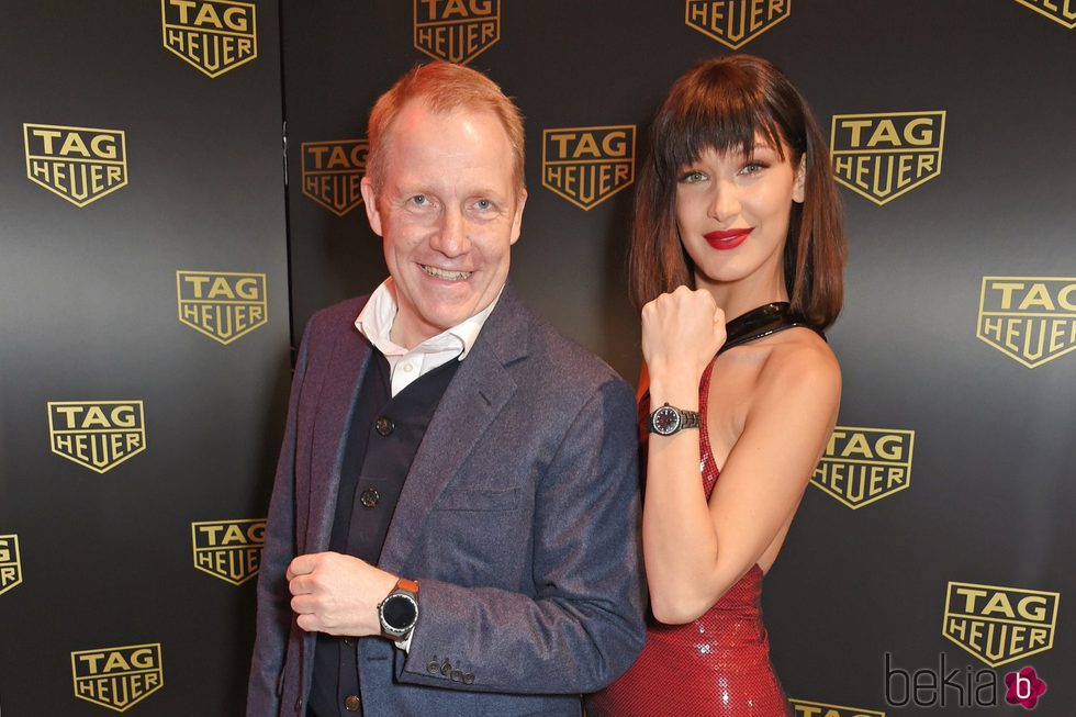 Bella Hadid y Rob Diver presentando el reloj 'Link Lady' de Tag Heuer en Londres