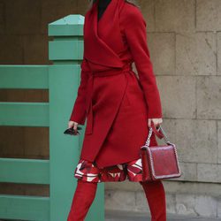 La Reina Letizia luce un  espectacular total look en su color favorito: el rojo