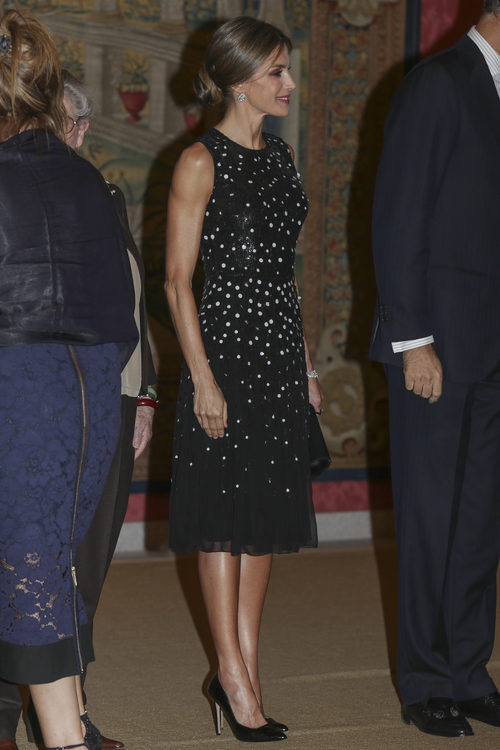 La Reina Letizia con un vestido de paillettes en la cena del presidente de Israel en El Pardo