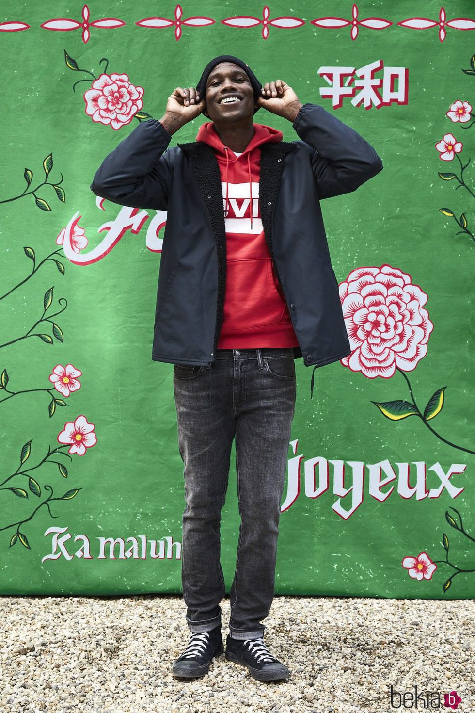 Gorro, chaqueta, sudadera y jeans de 'The Levi's Holiday 2017 Collection'