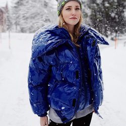 Chiara Ferragni con un abrigo acolchado en Suiza