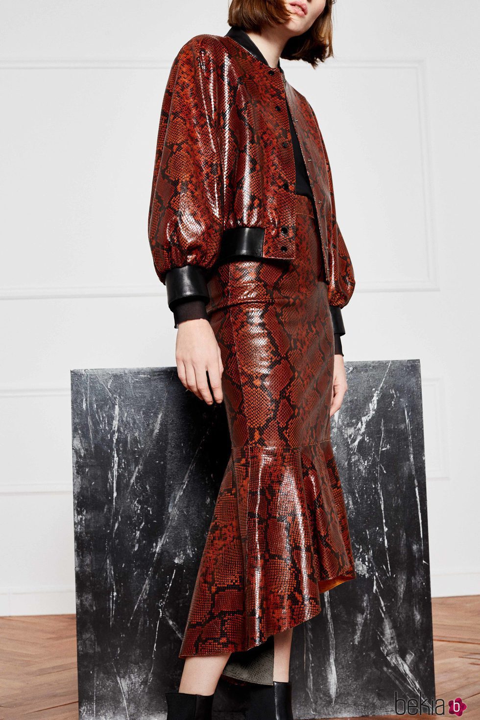 Falda de color marrón de Uterqüe colección 'Atelier 2017'