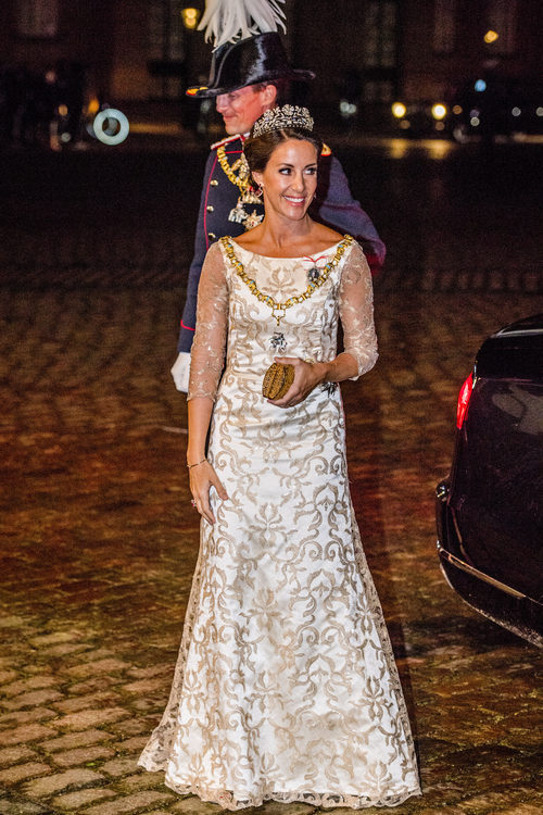 Marie de Dinamarca repite vestido en la cena de Año Nuevo de la Familia Real Danesa