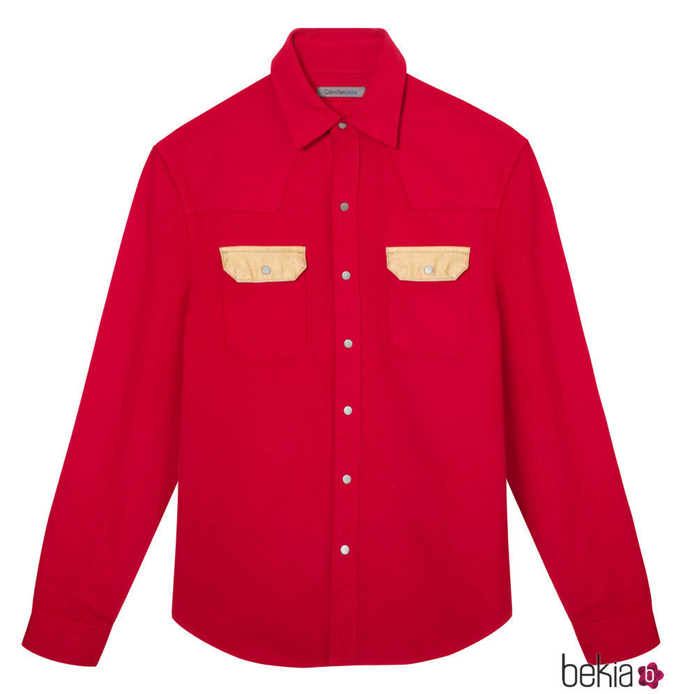 Camisa masculina roja de Calvin Klein de la colección primavera jeans 2018