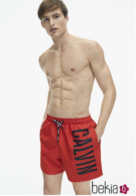 Bañador de hombre rojo de la colección spring 2018 de Calvin Klein