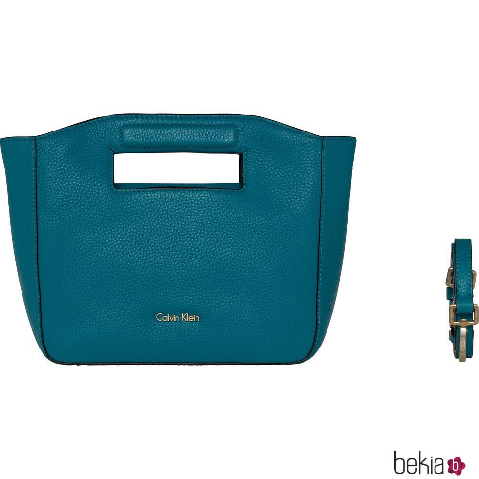 Bolso de mano azul de la colección de accesorios spring 2018 de Calvin Klein