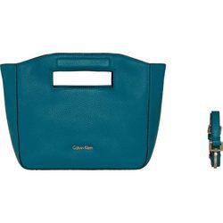 Bolso de mano azul de la colección de accesorios spring 2018 de Calvin Klein