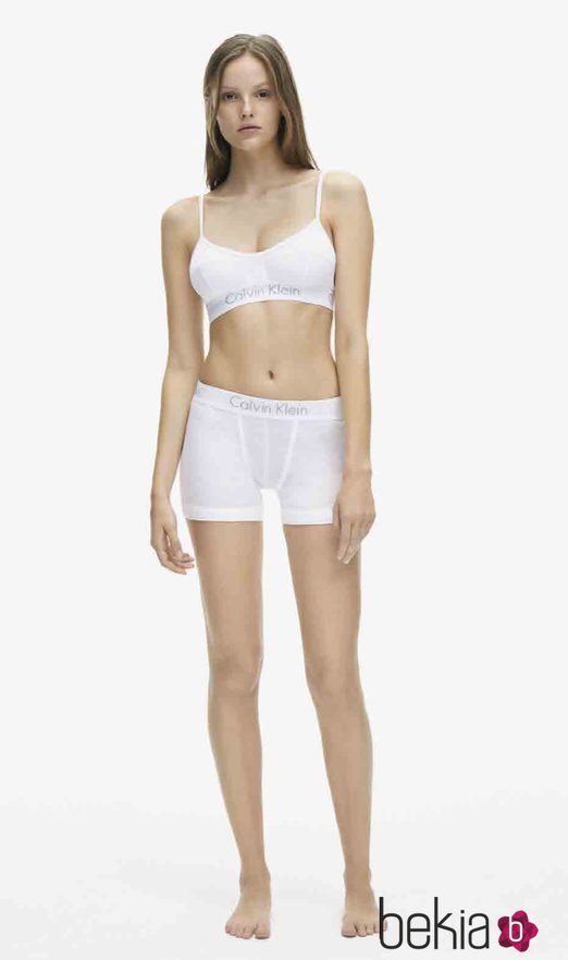 Ropa interior femenina en color blanco de la colección spring 2018 de Calvin Klein