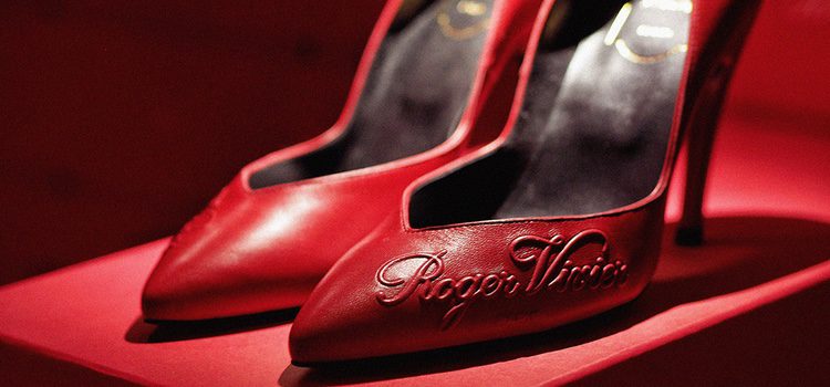 Stiletto de color 'rojo Vivier' de nueva colección para San Valetín de Roger Vivier