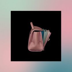 Lateral del bolso rosa de la colección Pre-Spring 2018 de Salvatore Ferragamo