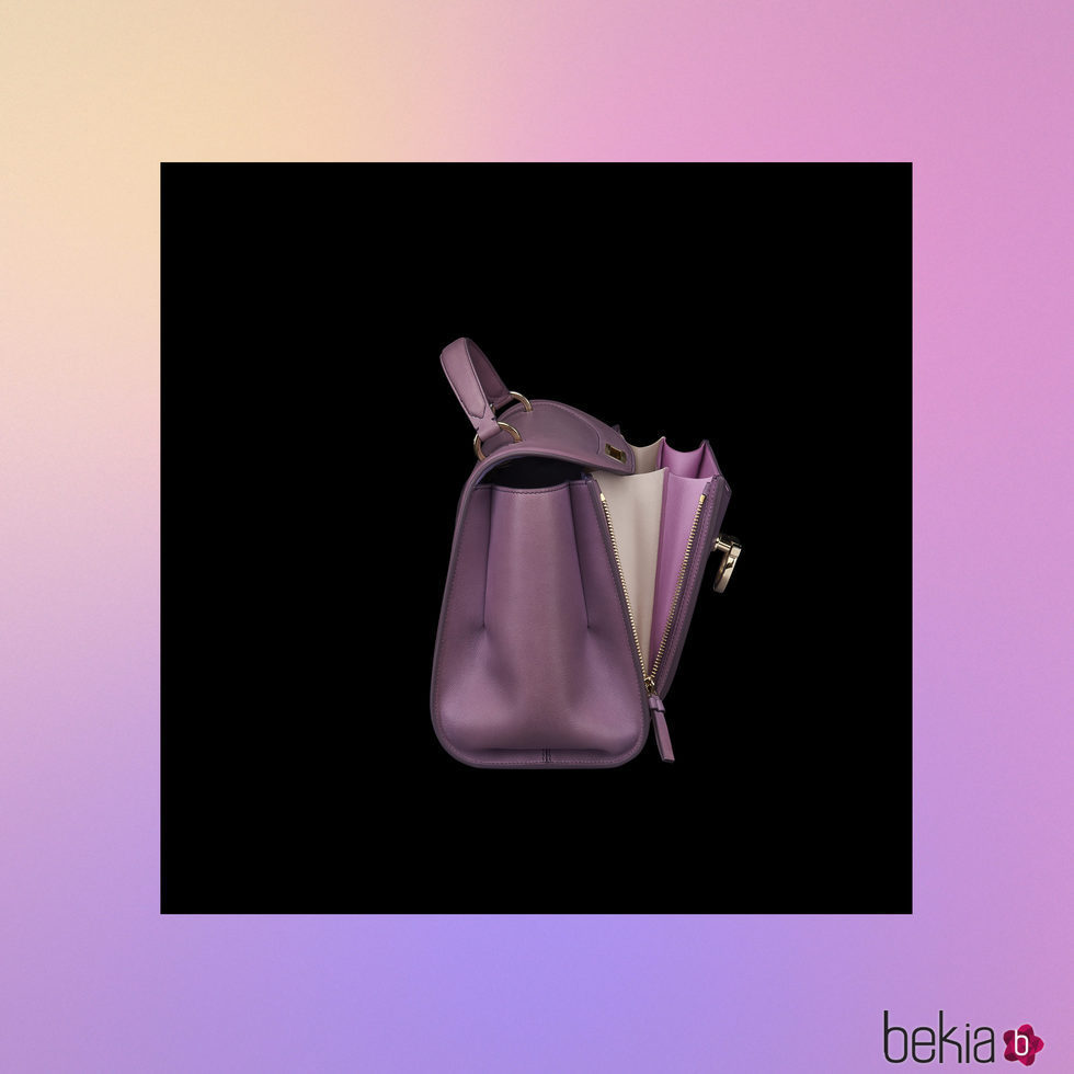 Lateral bolso lila de la colección Pre-Spring 2018 de Salvatore Ferragamo