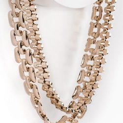 Collar cadena de oro de la colección de accesorios para la temporada de primavera/verano 2018 de Salsa