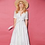 Vestido blanco con lazo de la colección PV18 de Patri Conde by Dándara