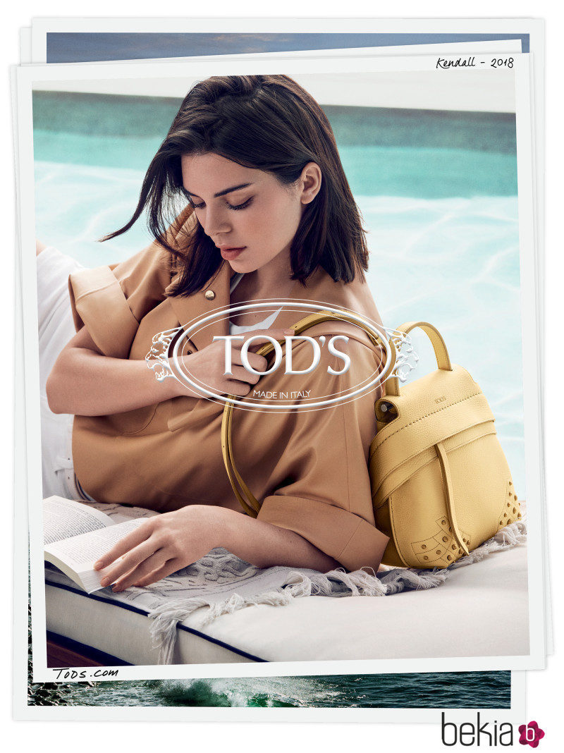Blusa marrón y bolso amarillo de la campaña primavera/verano 2018 de Tod´s protagonizada por Kendall Jenner