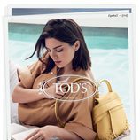 Blusa marrón y bolso amarillo de la campaña primavera/verano 2018 de Tod´s protagonizada por Kendall Jenner