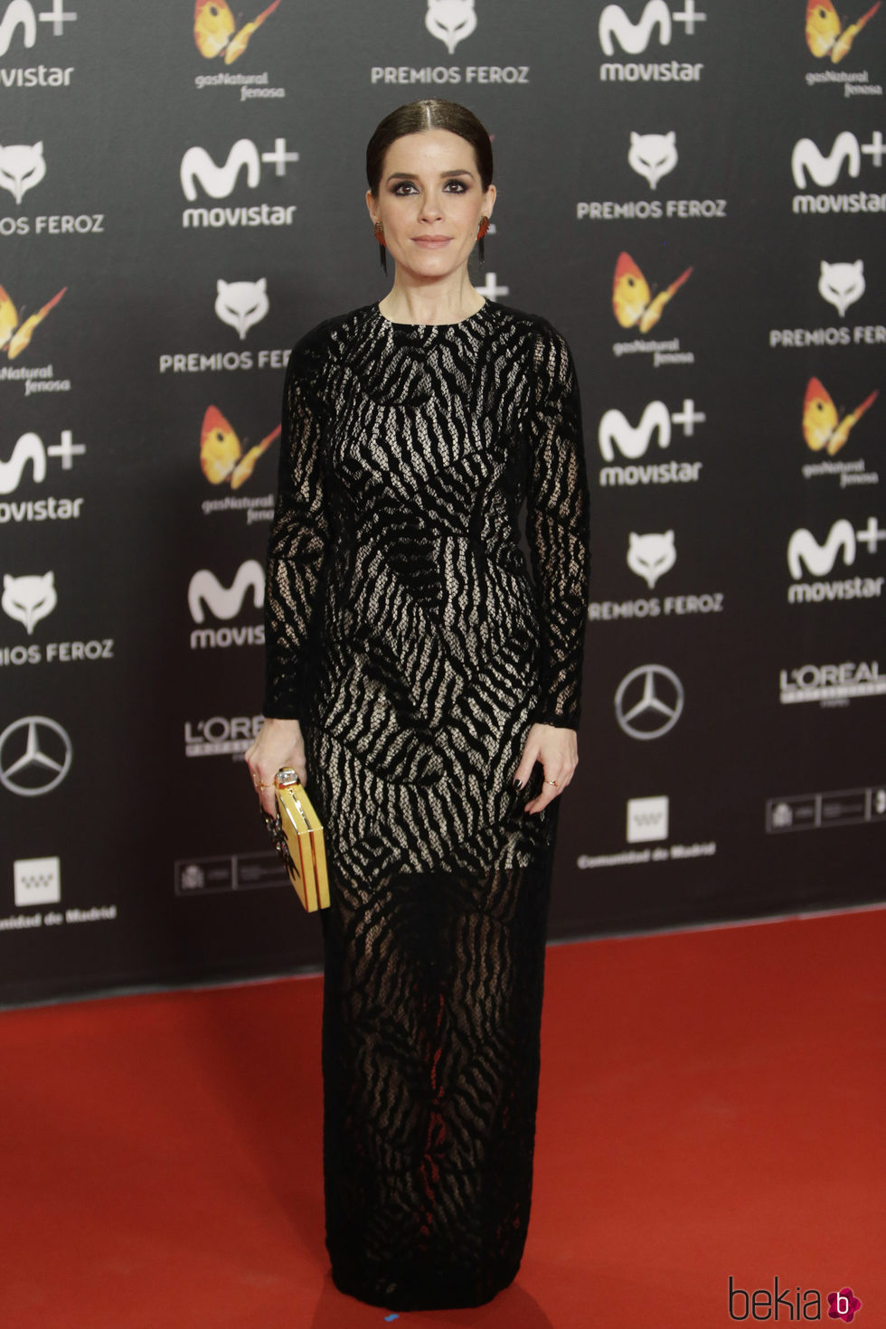 Nuria Gago con un vestido negro de encaje en los Premios Feroz 2018